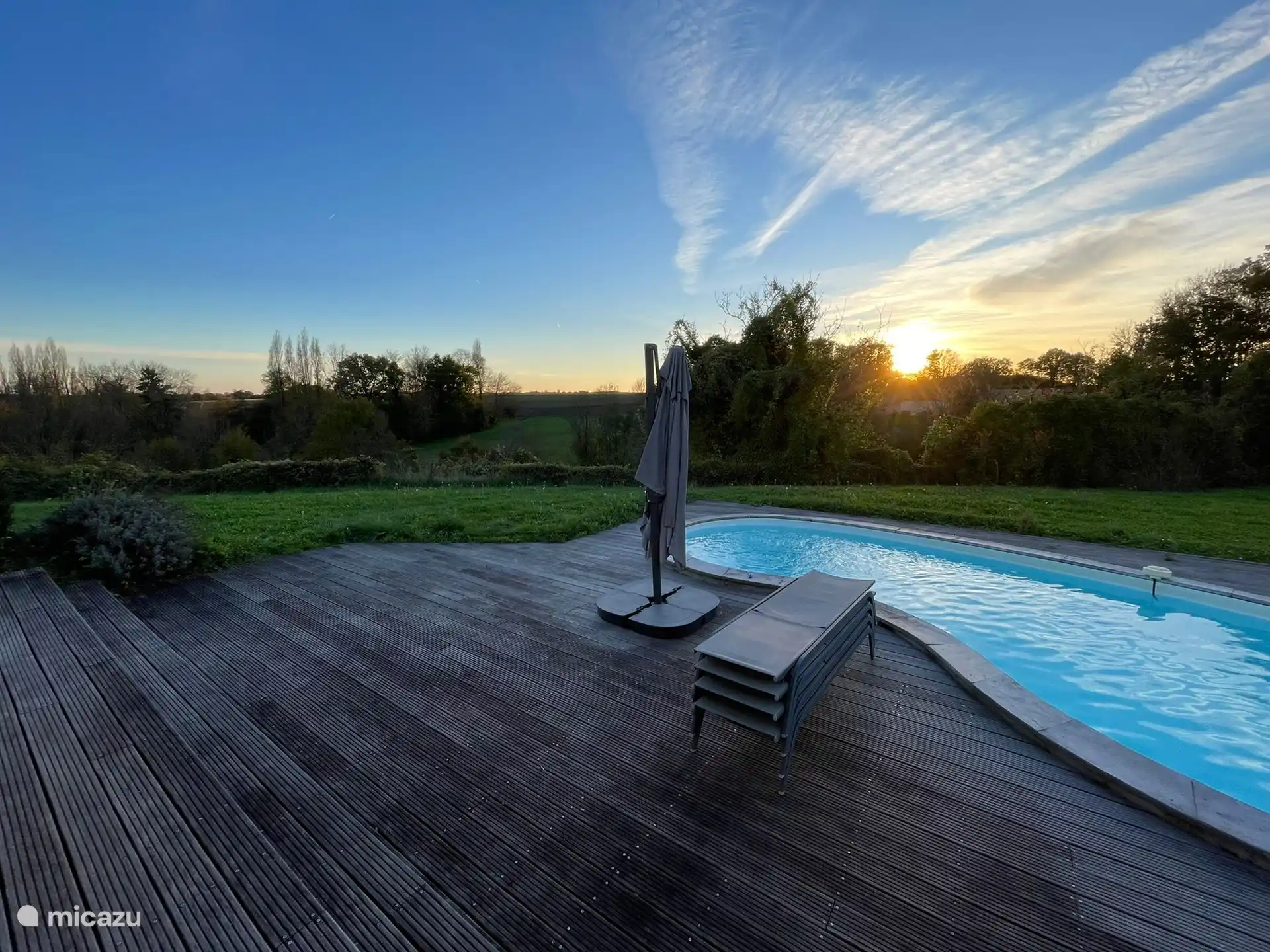 La paix et le luxe de vacances merveilleuses