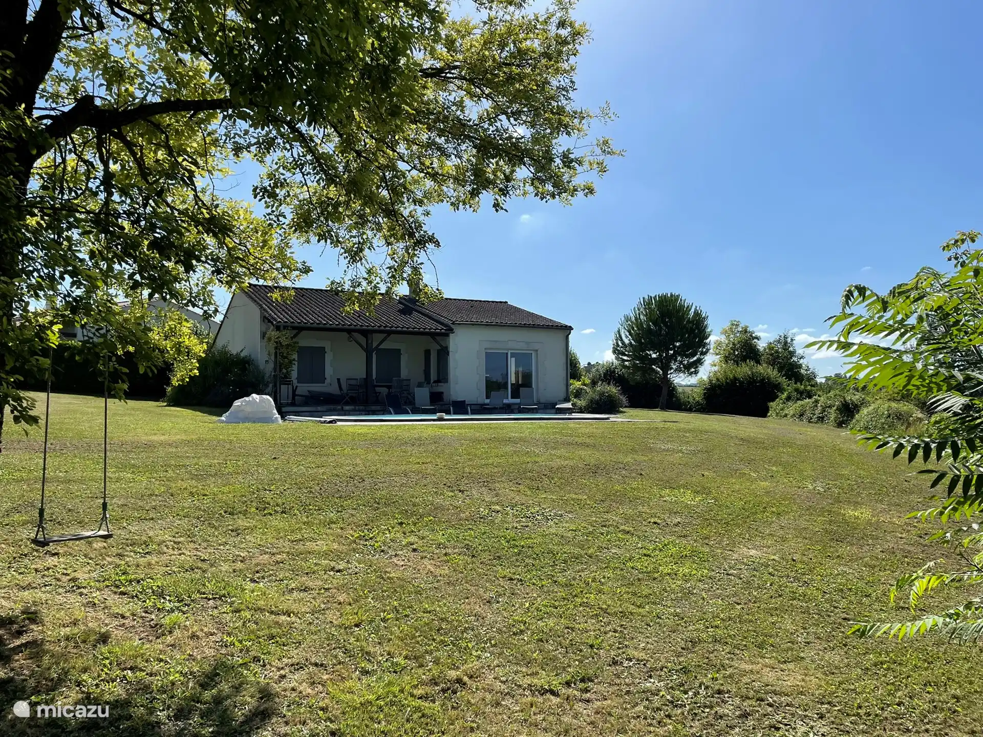Vue de la maison depuis le jardin