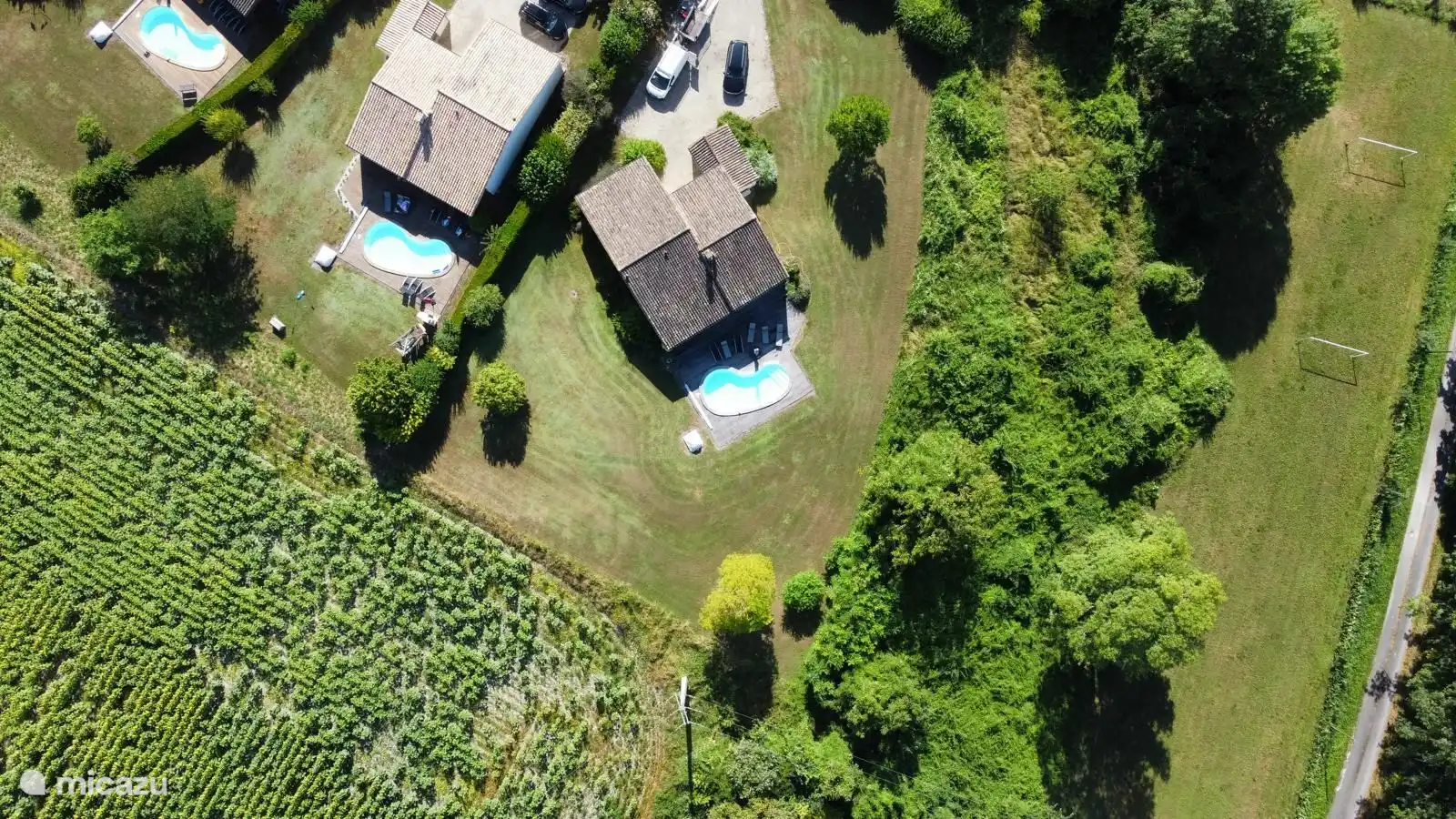 Un terrain spacieux avec beaucoup d’intimité