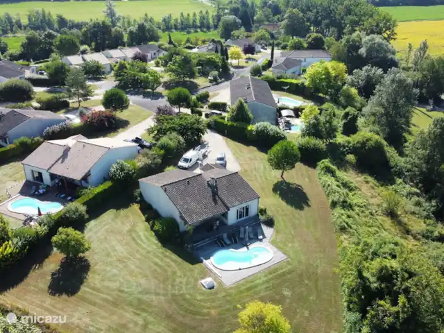 Le Chene - Le Grande Tourtre en Francia, Charente, Chalais (Charente) - bungaló Domaine bellamente ajardinado con acceso controlado