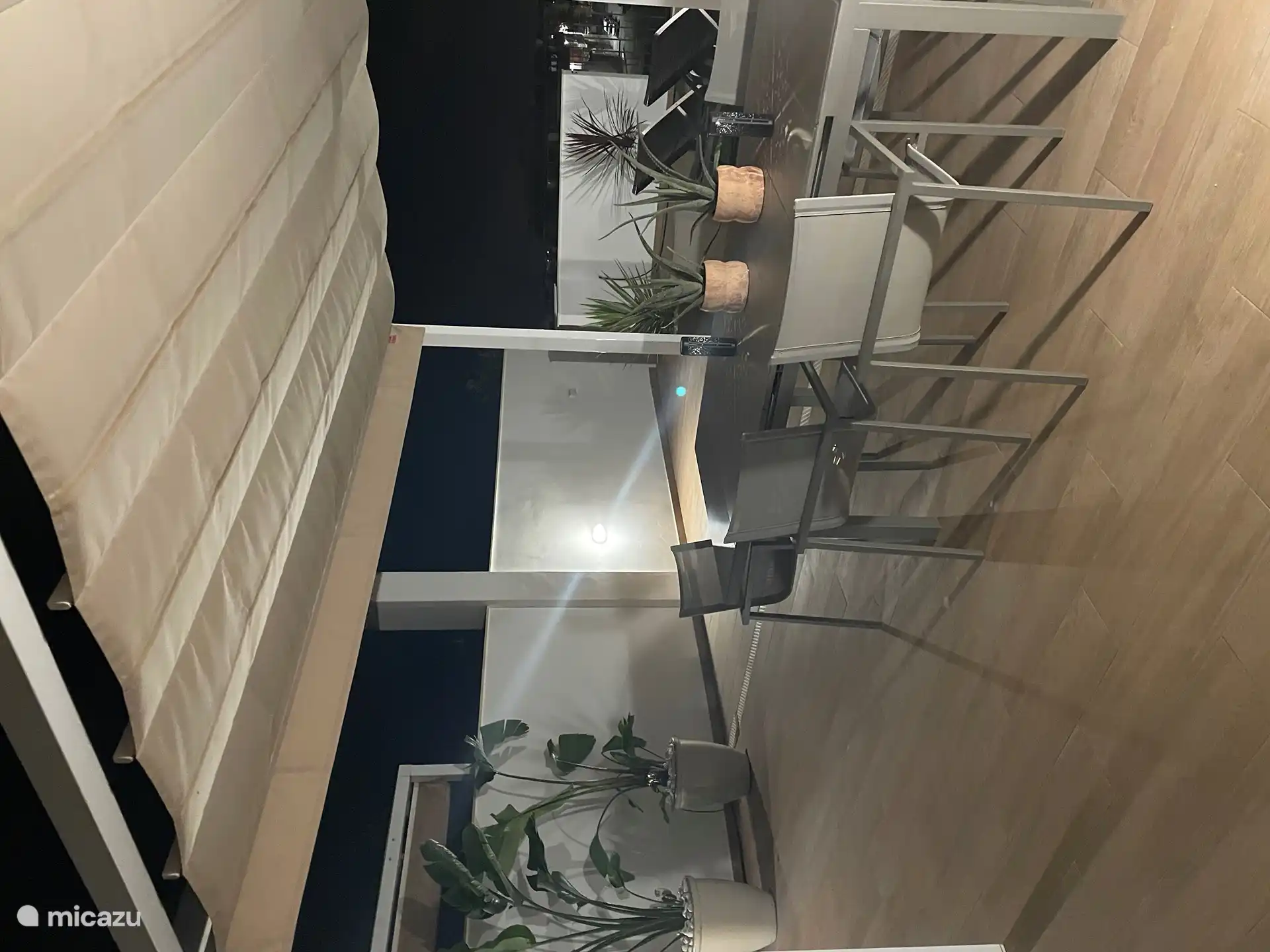 Dachterrasse im Dunkeln