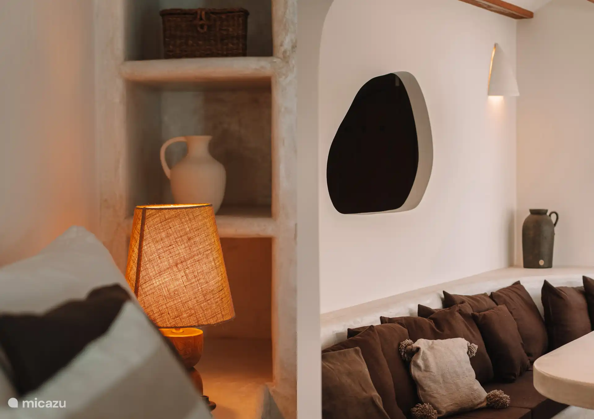 Schlaf- und Esszimmer