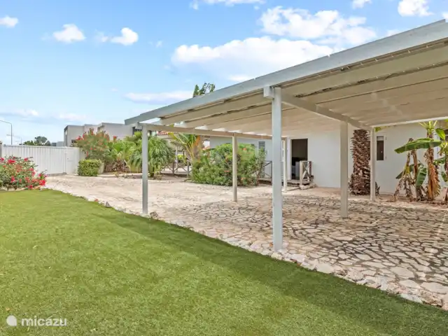 Lotus blanc | Curaçao, Banda Ariba (est), Vista Royal - villa La voiture peut être garée à l’abri sur place.