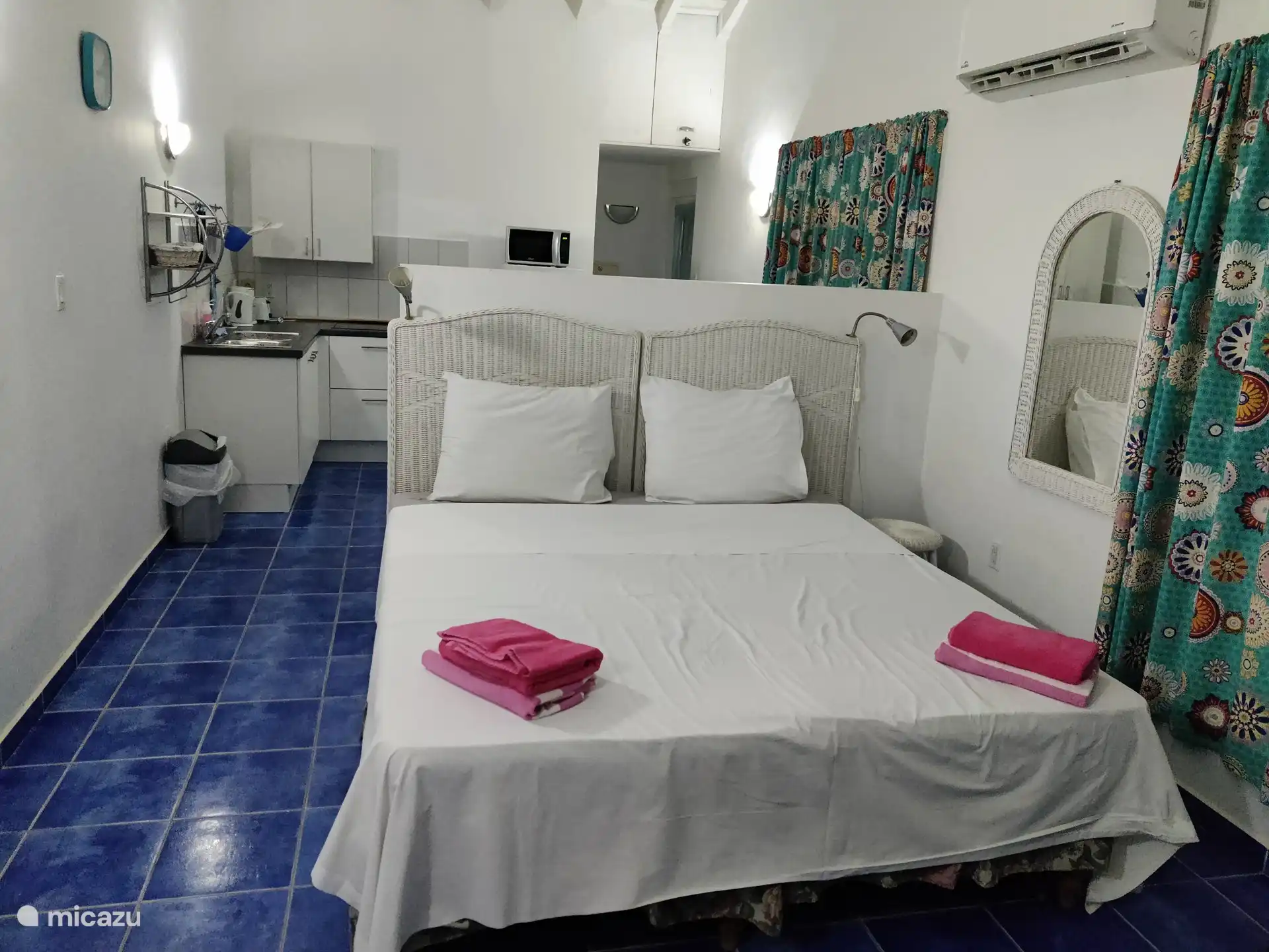 Schlafzimmer. Bettwäsche ist im Preis inbegriffen