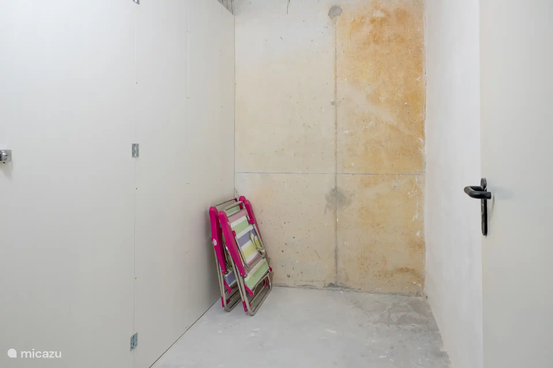 Storage space for bicycles and/or golf equipment