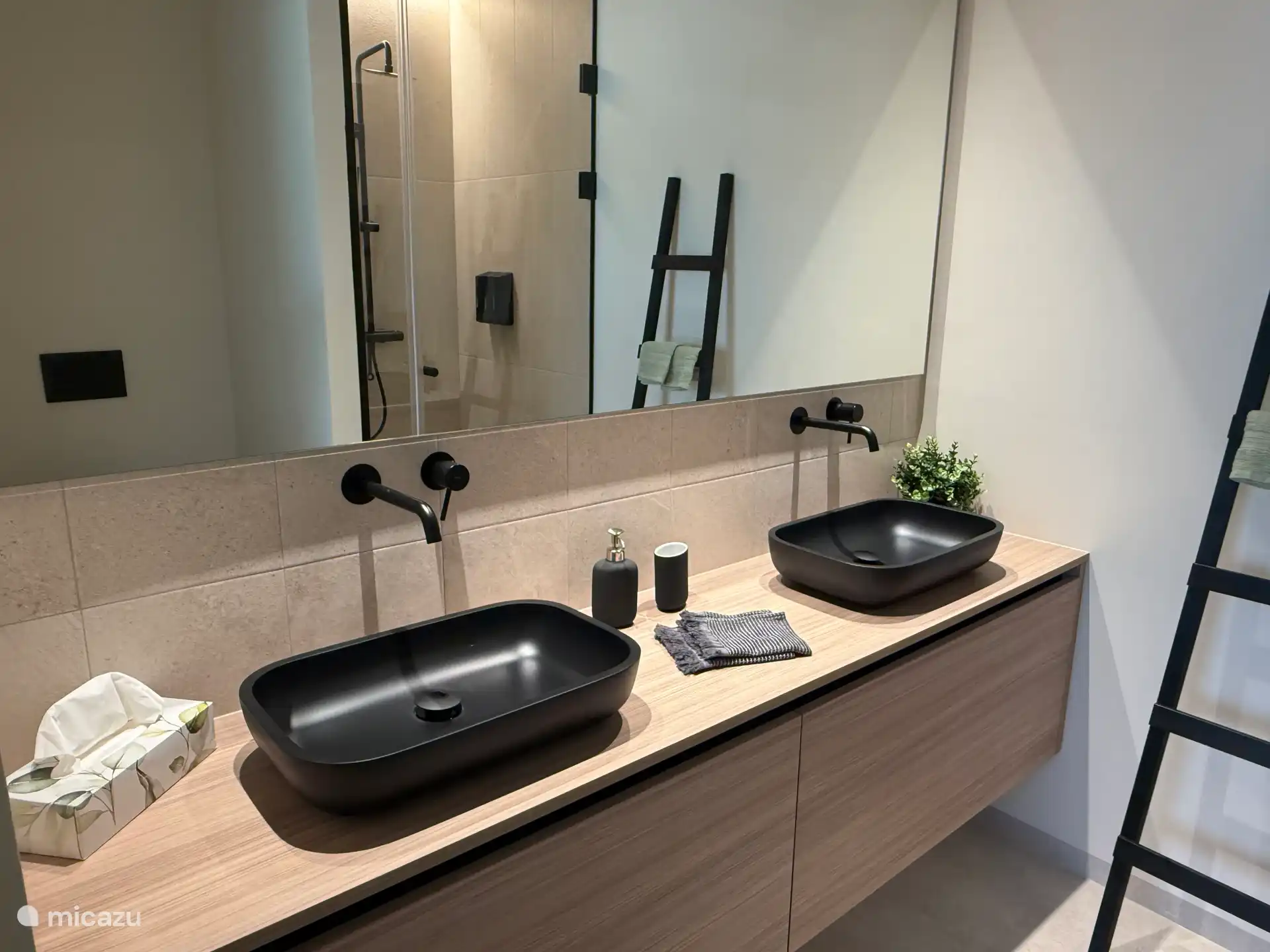 Badezimmer neben dem Hauptschlafzimmer