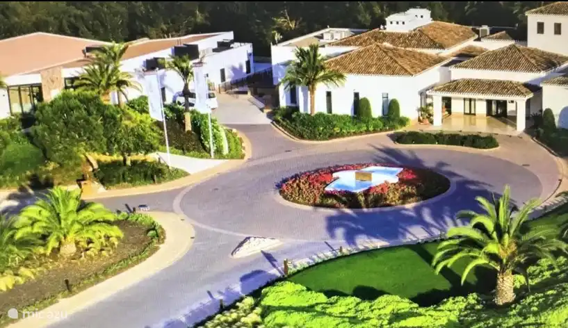 Clubhaus mit Restaurants 