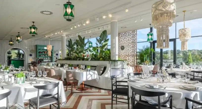 Mehrere Restaurants stehen zur Verfügung. 