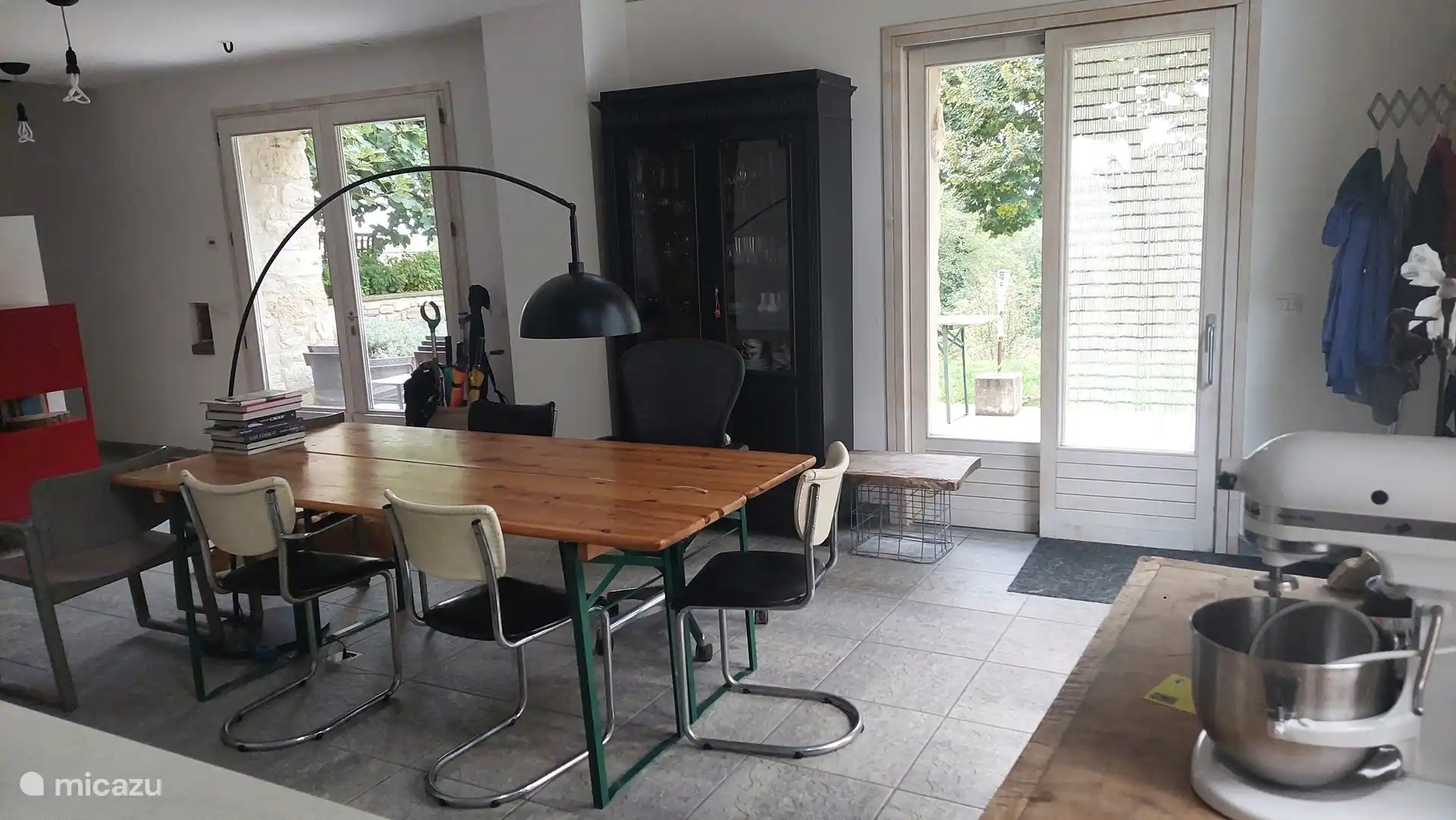 Salon avec terrasse extérieure