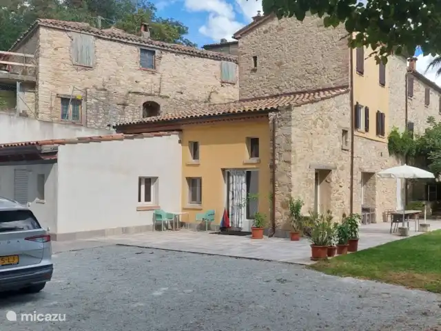 Location de Vacances Italie, Émilie-Romagne, Sogliano al Rubicone, appartement - Casa Calénc Piano terra Entrée Casa Calénc avec terrasse