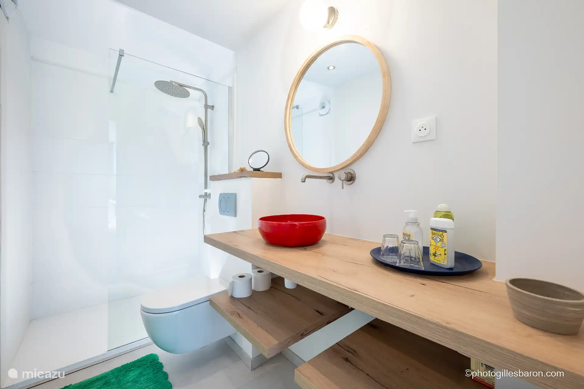 Bathroom with all comfort.