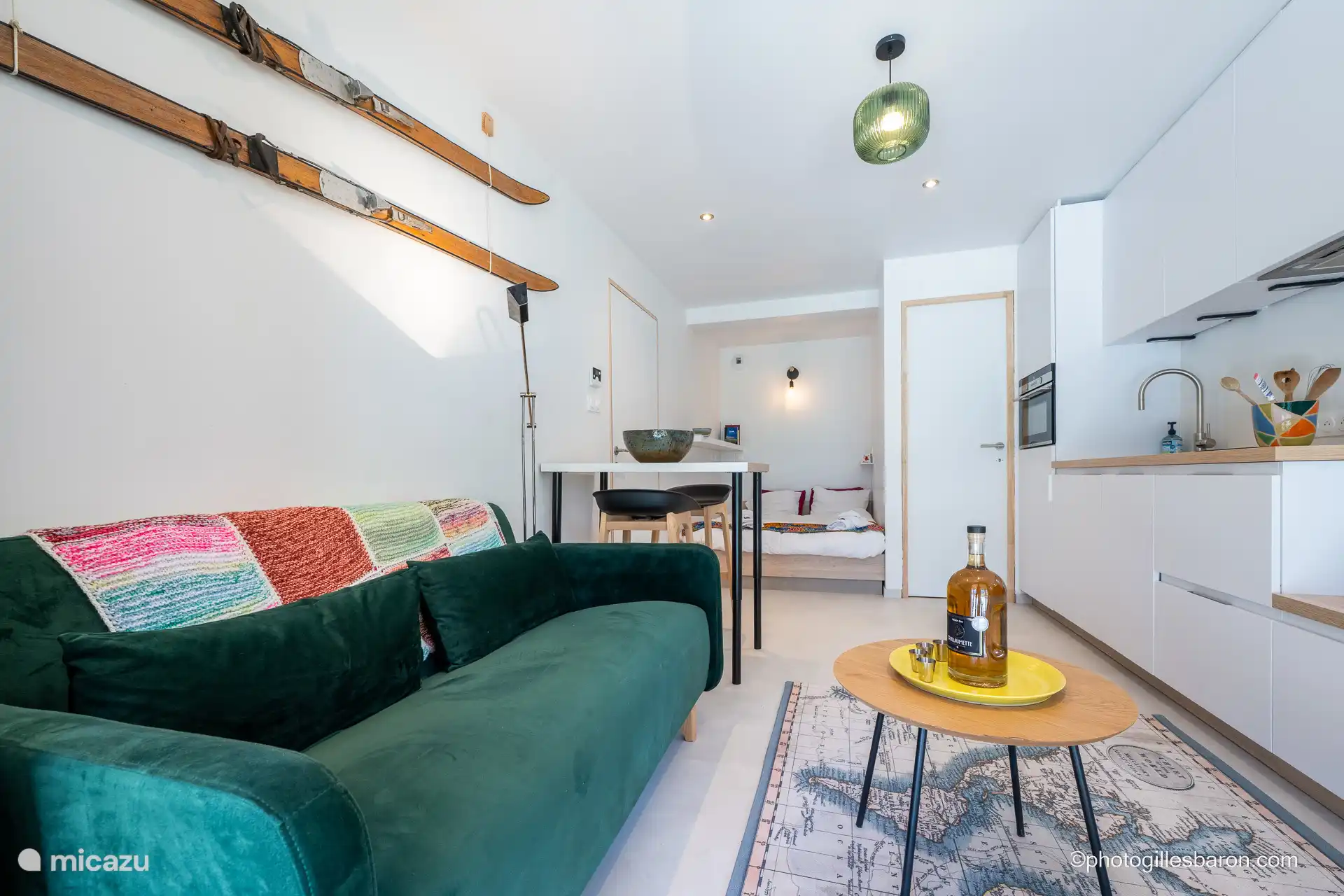 Cozy studio and décor