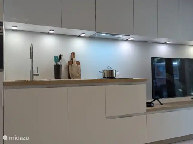 Location de Vacances France, Hautes-Alpes, Orcières , studio - Studio Outhera Cuisine équipée avec four multifonction, lave-vaisselle et plaque à induction.