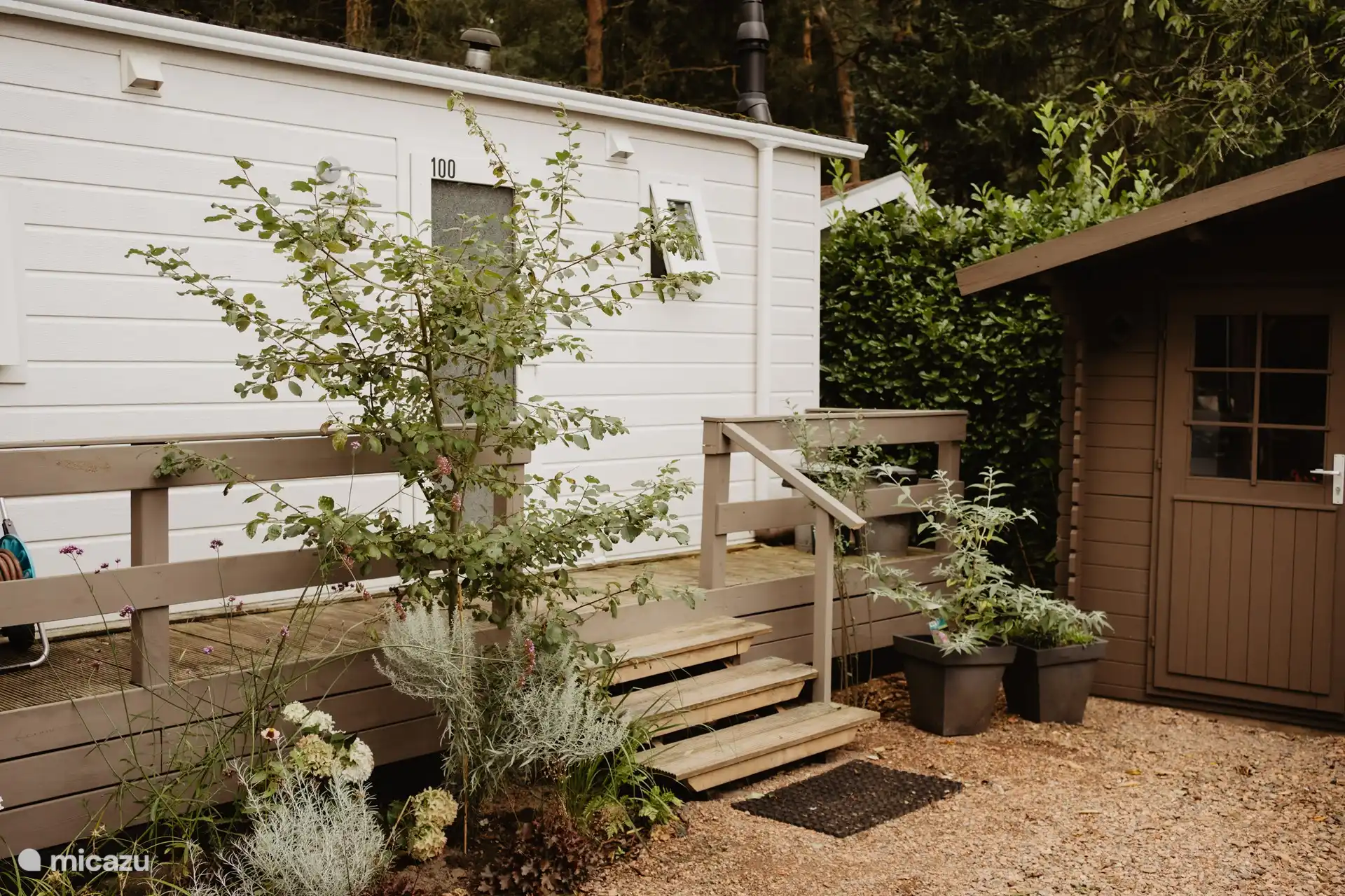 Eingang des Hauses, auf der linken Seite des Schuppens befindet sich der Schlüsselsafe. Sie erhalten den Code 2 Tage vor dem gebuchten Termin.