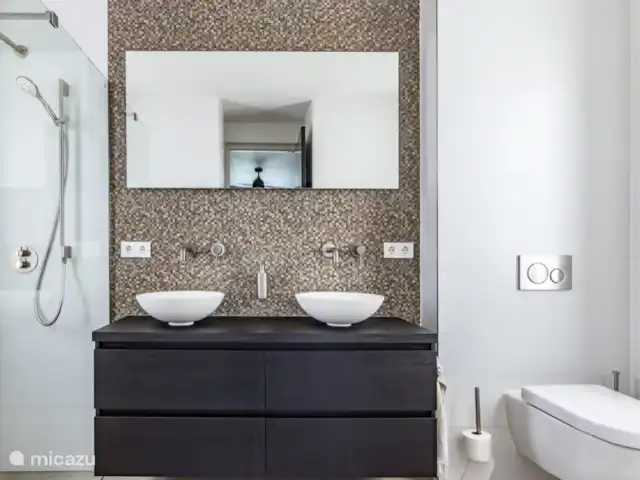 Casa Colibrí en Curazao, Banda Arriba (este), Jan Thiel - villa Baño principal planta 1
