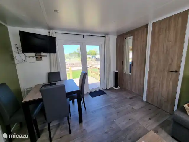 Nouveau chalet spacieux avec grand jardin | Pays-Bas, Zélande, Renesse - chalet Table à manger