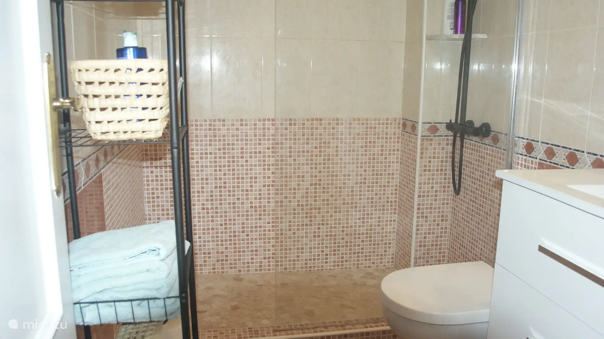 Badezimmer mit begehbarer Dusche