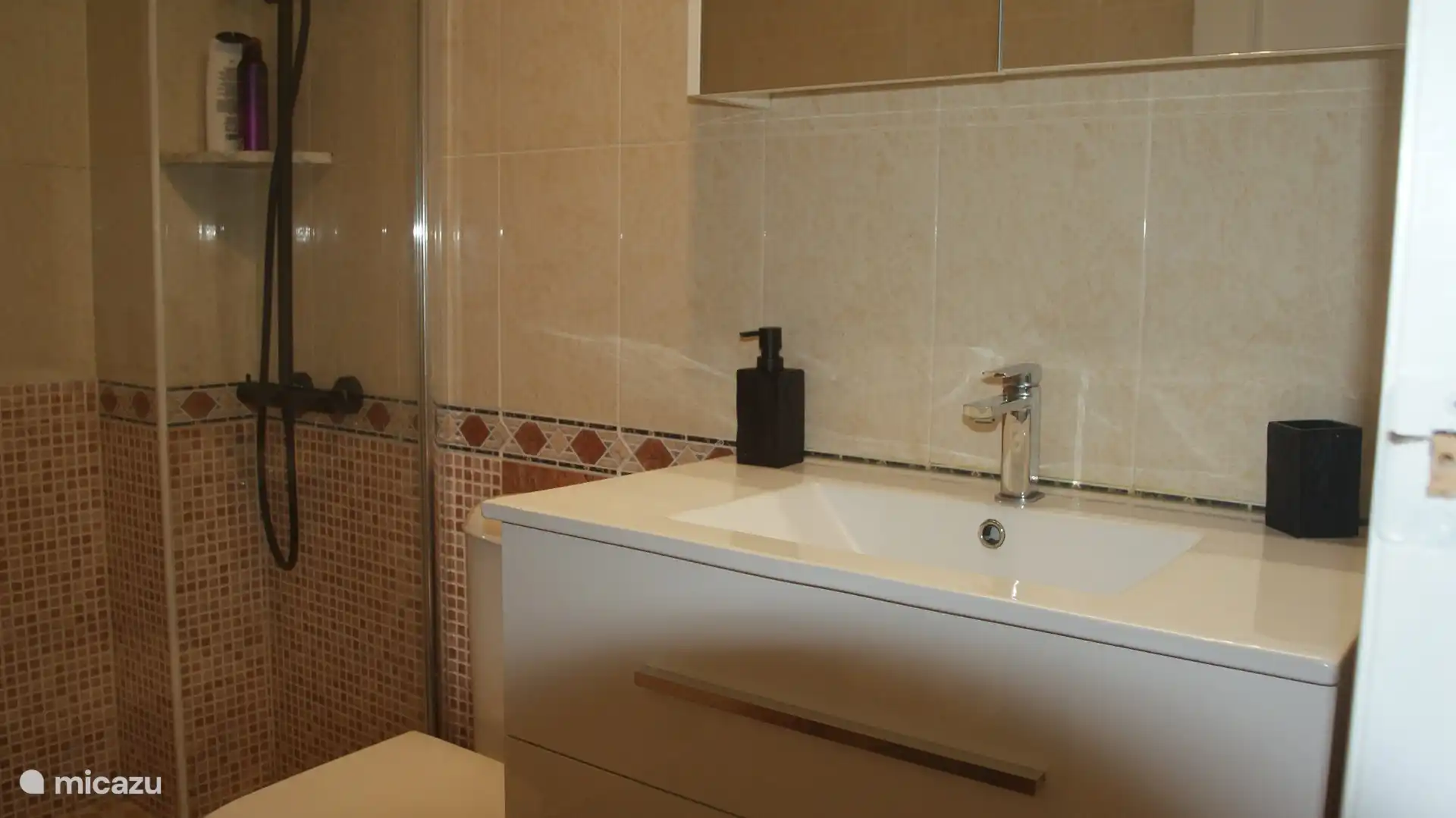 Badmöbel mit Spiegelschrank