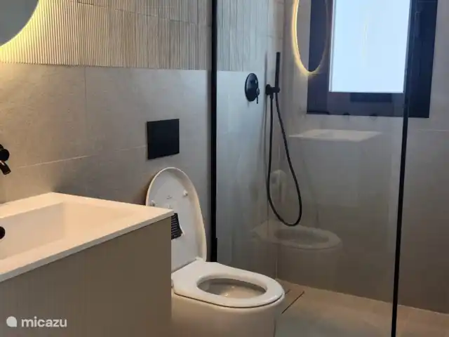 villa en España, Costa Blanca, Rojales  – Casa Sabine Baño 1 en planta baja. Esto es utilizado por los dormitorios 1 y 2.