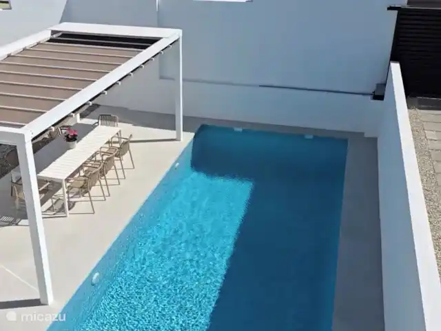 villa en España, Costa Blanca, Rojales  – Casa Sabine Desde la terraza de la azotea hay una vista de la propiedad privada.