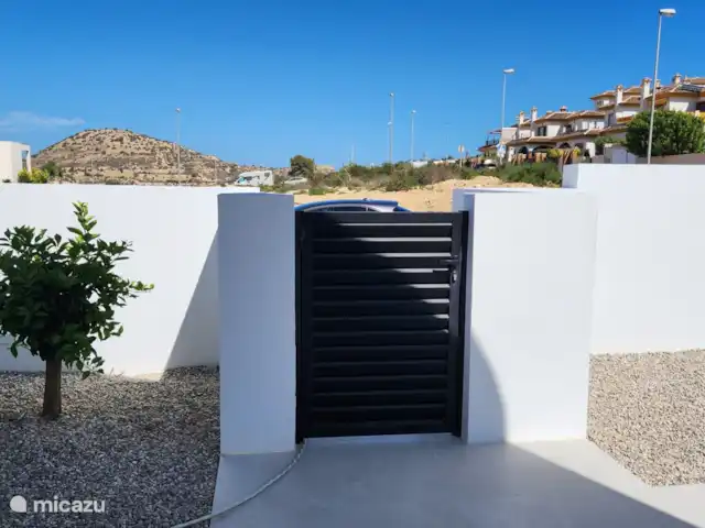 villa en España, Costa Blanca, Rojales  – Casa Sabine Residencia segura con una puerta cerrada con llave.