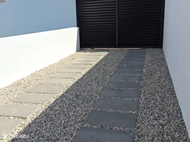 villa en España, Costa Blanca, Rojales  – Casa Sabine Parking privado con puerta de entrada automática con mando a distancia.