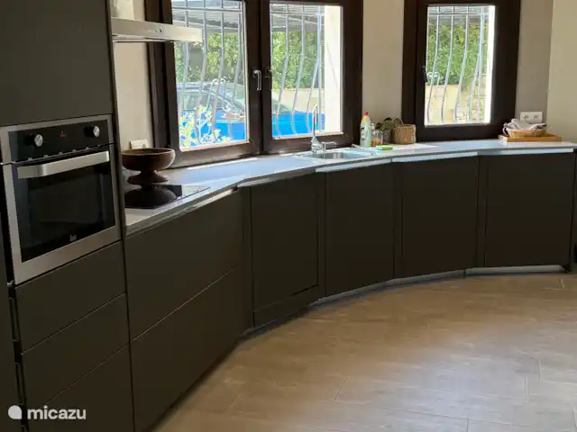 villa huren in Spanje, Costa Brava, Calonge – Villa dos hermanos Gigantische keuken beneden