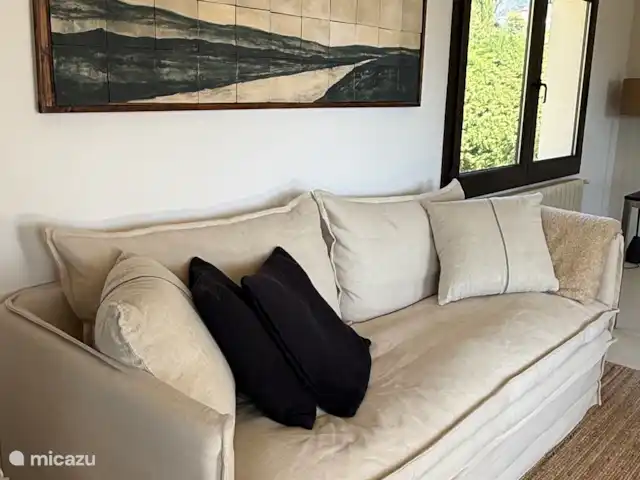 villa huren in Spanje, Costa Brava, Calonge – Villa dos hermanos Comfortabele bank in de woonkamer boven