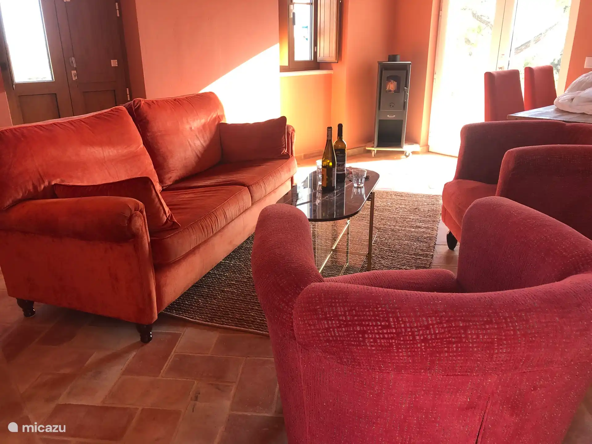 Schöner Holzofen für den kalten Winterabend