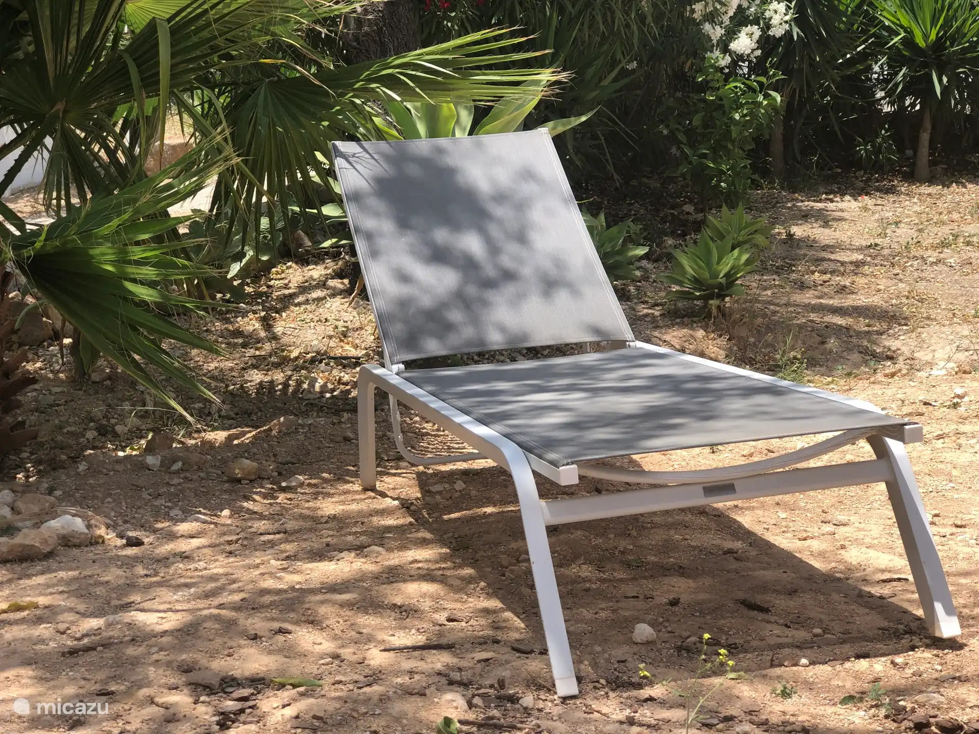 Heerlijk relaxen in je eigen mediterrane tuin.
