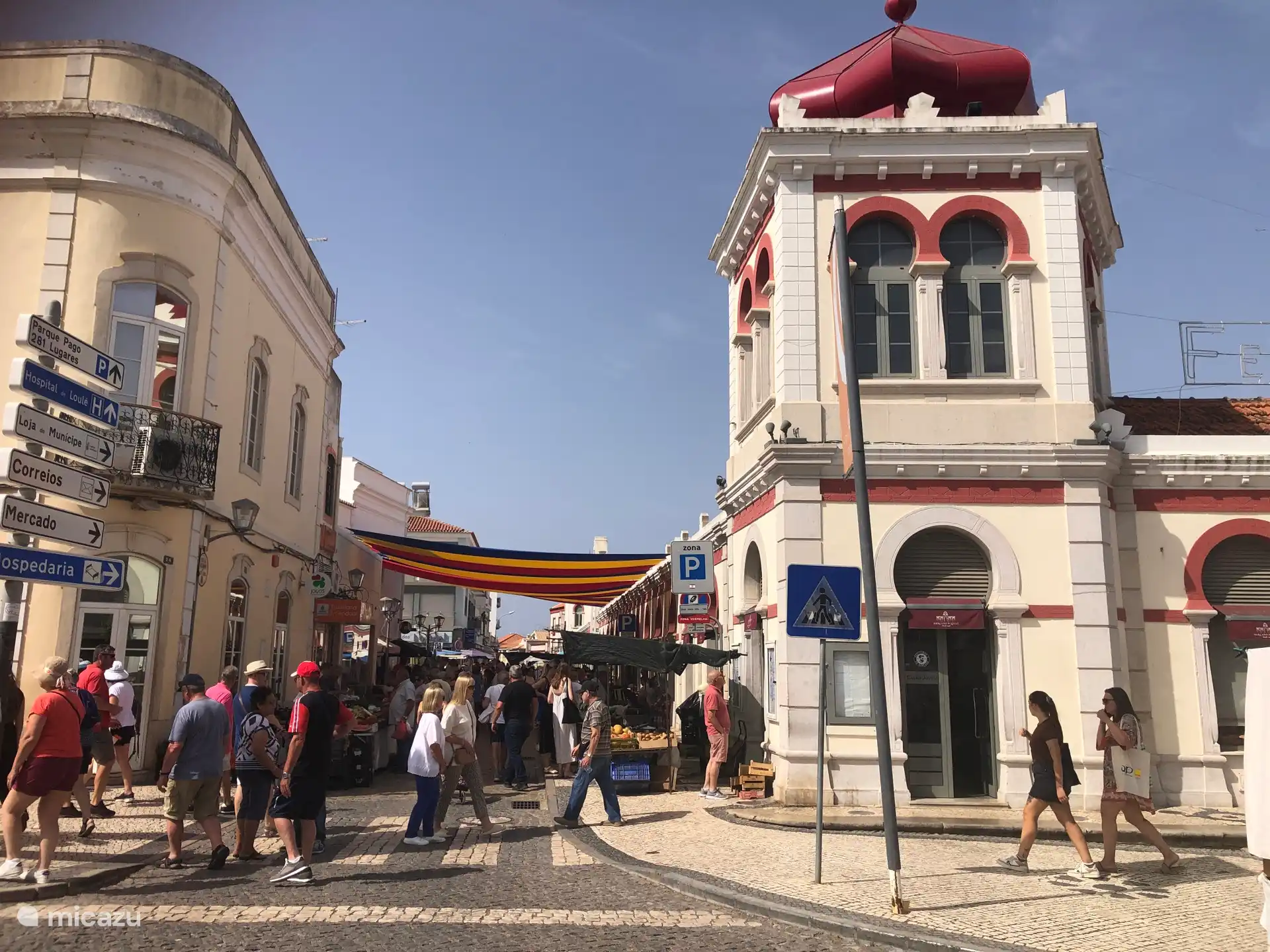 De gezellige zaterdagmarkt in Loule.