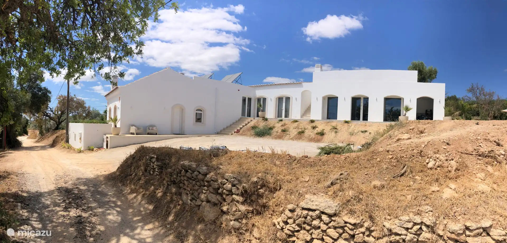 Vorderansicht Guesthouse Moncarapacho