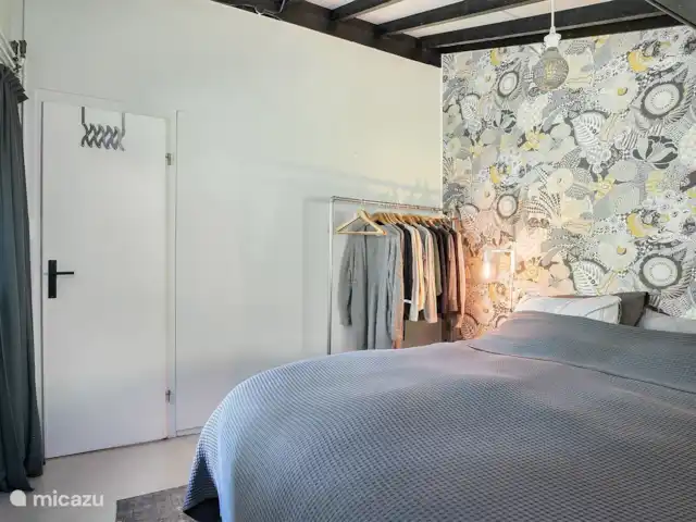 Chalet forestier atmosphérique | Pays-Bas, Overijssel, Giethmen - bungalow Grande chambre avec un joli lit pour 2 personnes