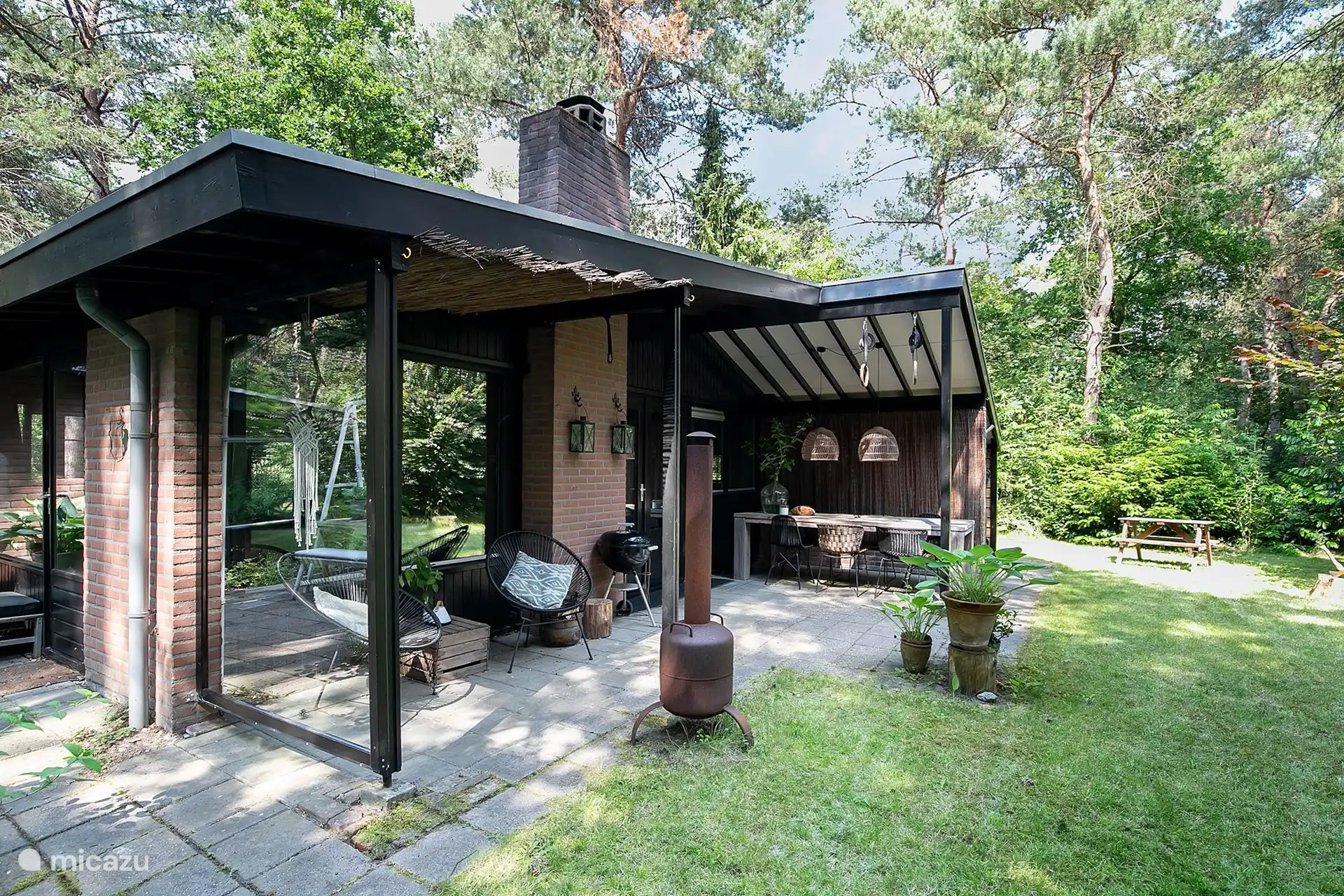 Achterzijde van het huisje