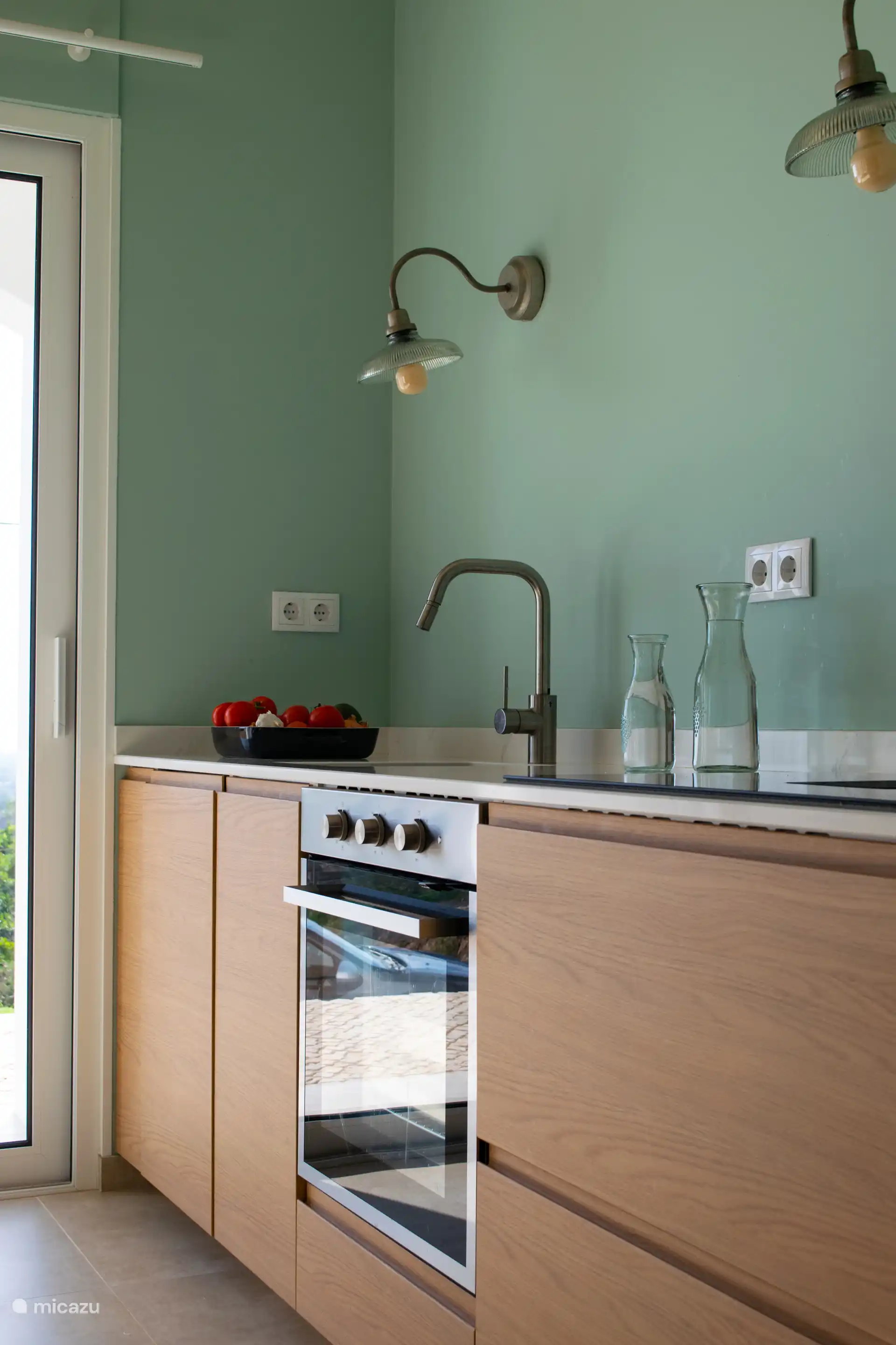 Moderne Küche mit allen Küchenbedürfnissen