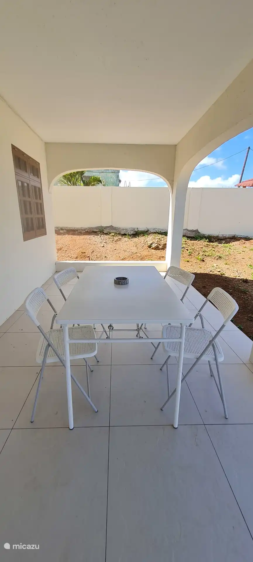 Buitentafel voor vier personen 