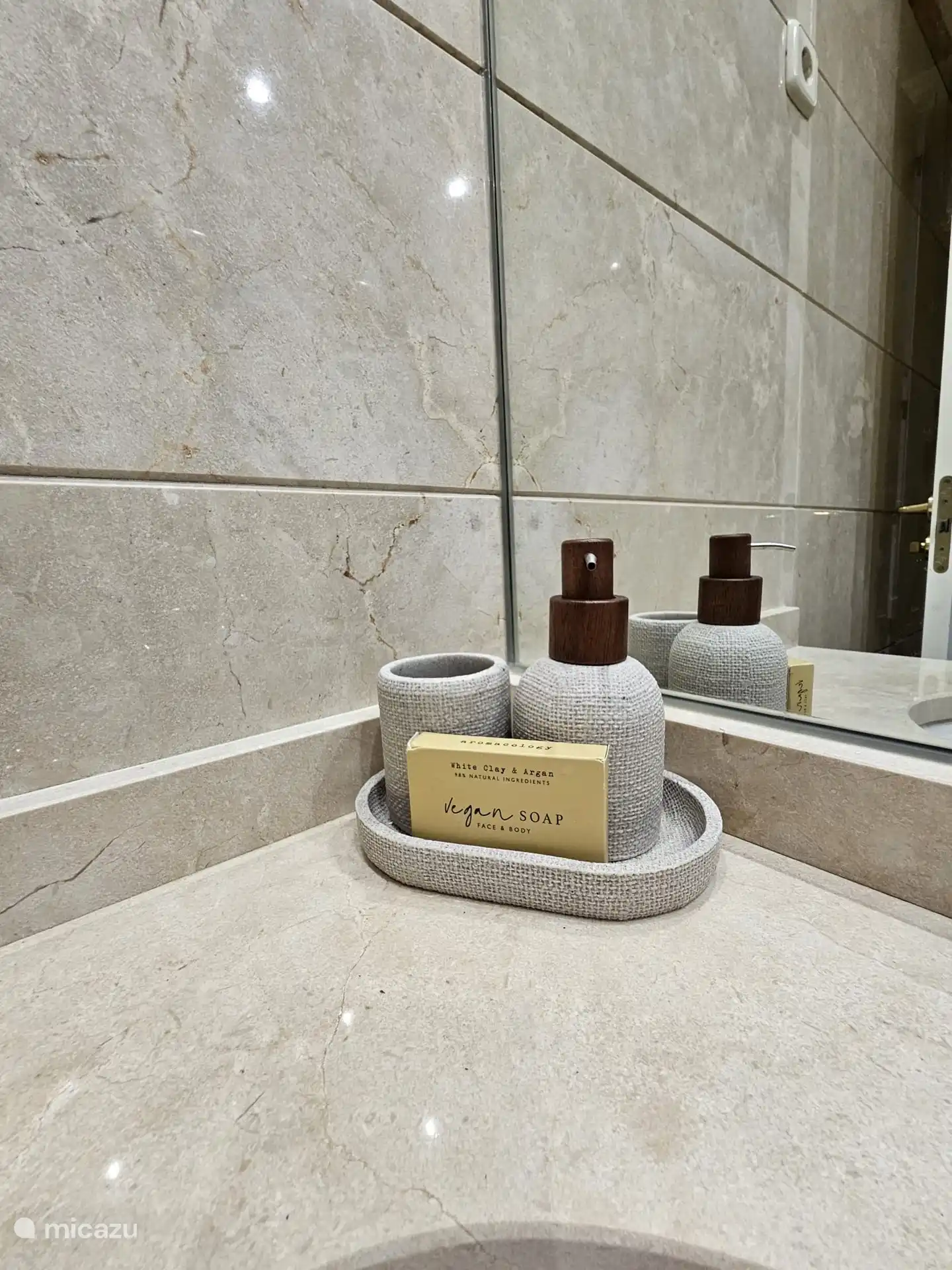 Badkamer in master bedroom