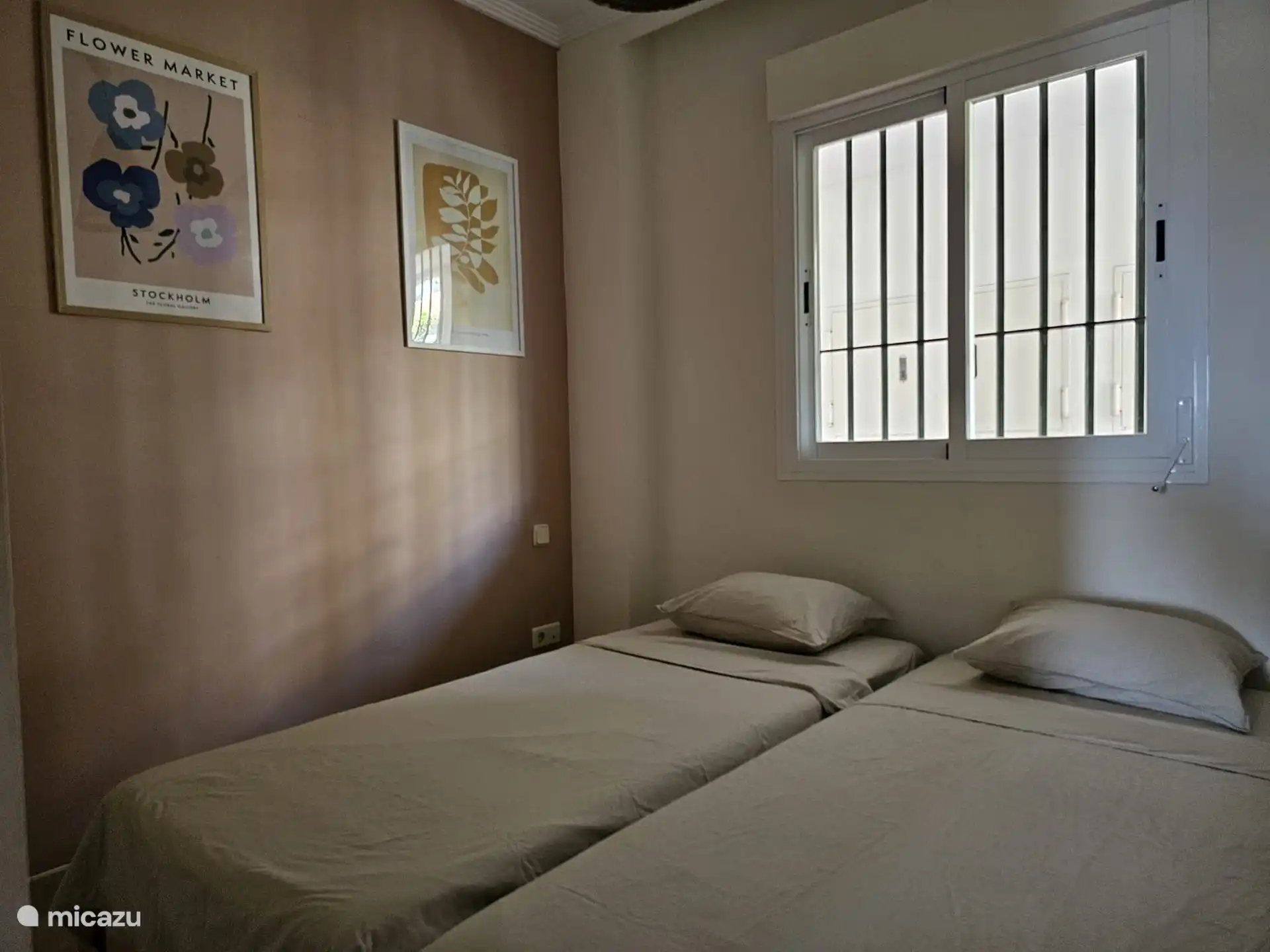 Kamer 2 met twee bedden