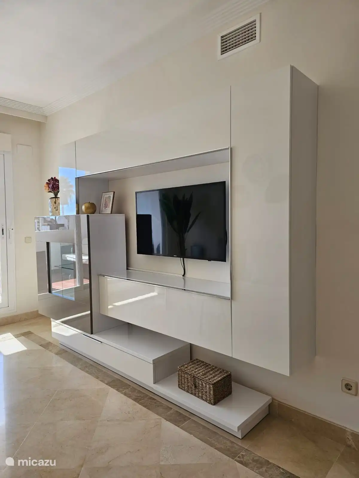 Woonkamer incl alle zenders op tv