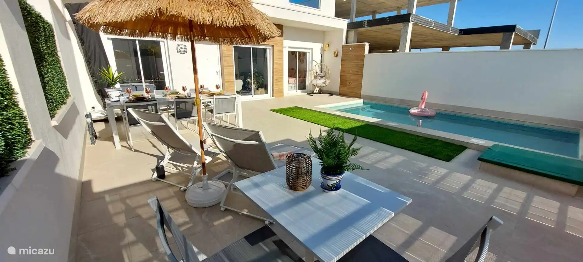 Casa con terraza delantera