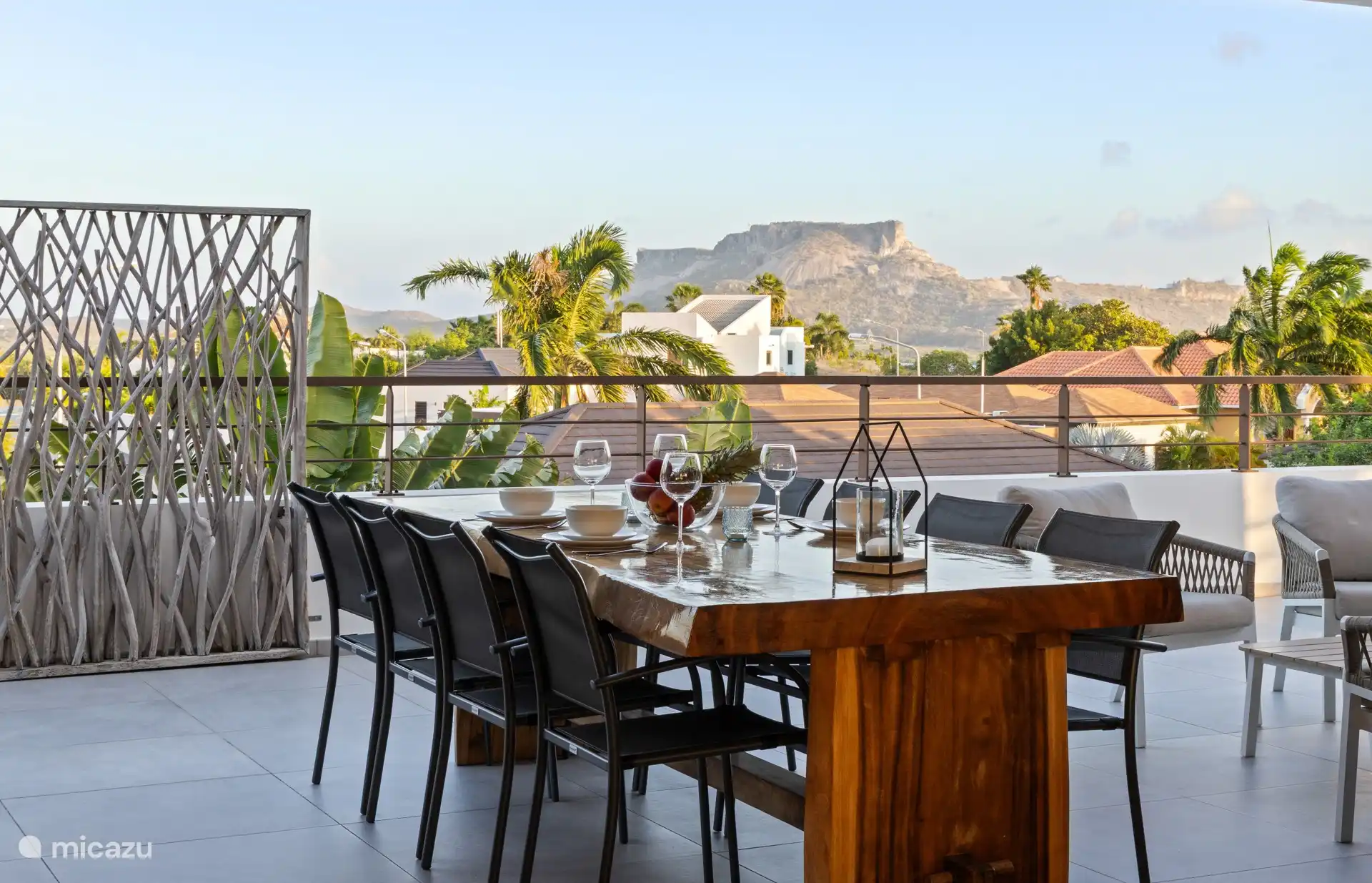 Cocktails bij zonsondergang op je eigen dakterras.