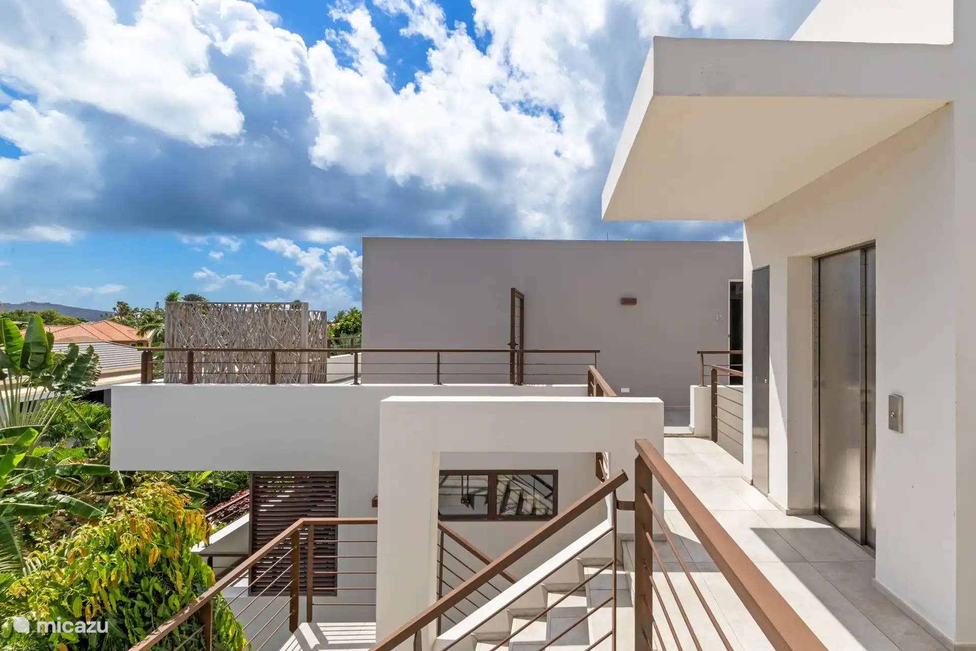 Penthouse is bereikbaar met lift.