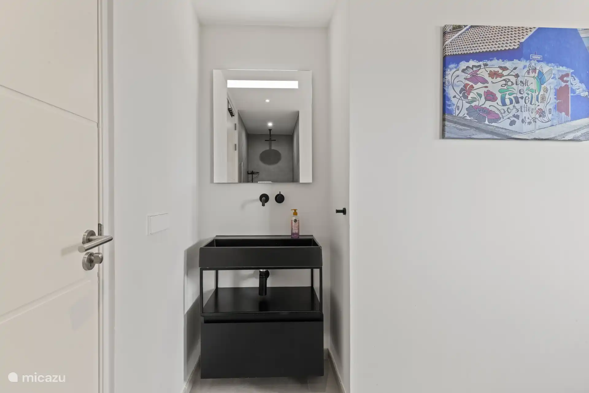 Wastafel bij slaapkamer 2