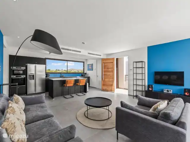 JSLX15 Appartement sur le toit dans le complexe | Curaçao, Banda Ariba (est), Jan Sofat - appartement Salon élégant et cuisine spacieuse