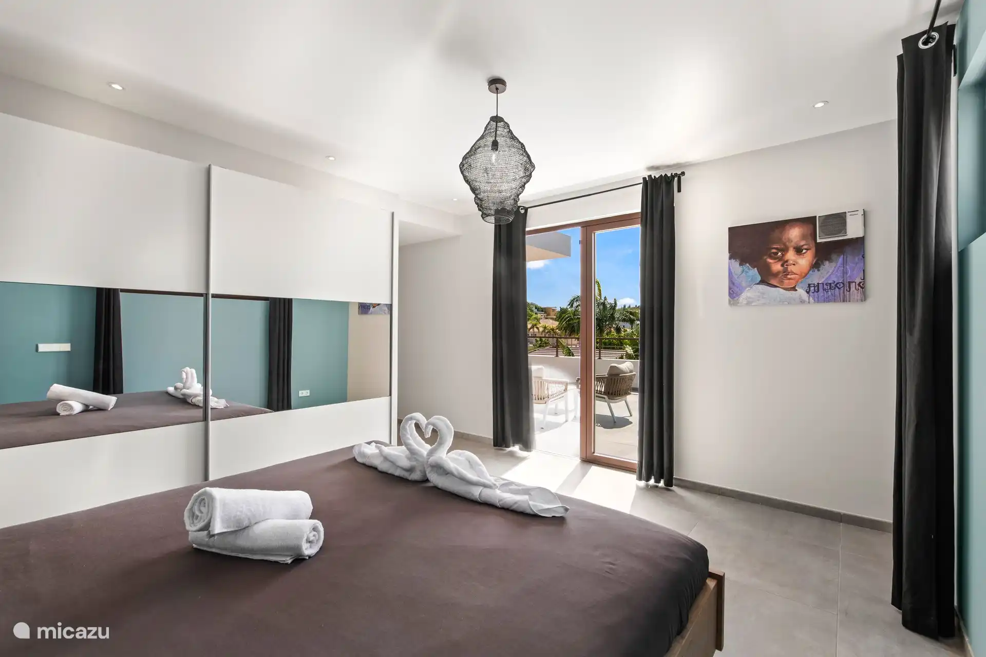 Slaapkamer 1 met tweepersoonsbed en a/c