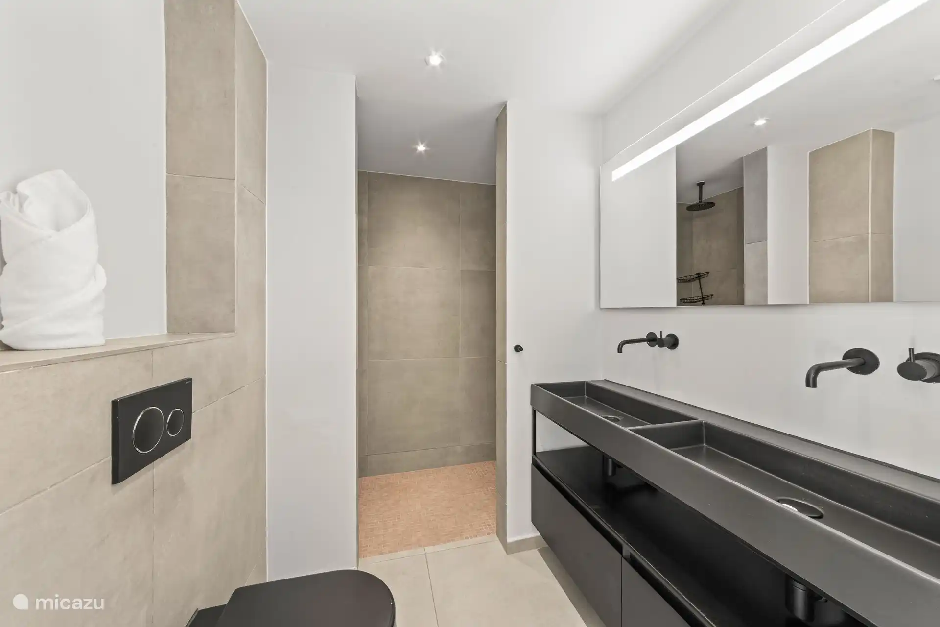 badkamer bij slaapkamer 1 met toilet