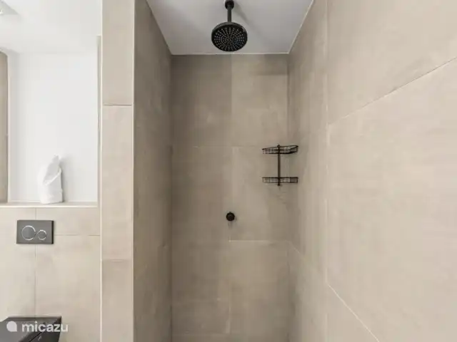 JSLX15 Appartement sur le toit dans le complexe | Curaçao, Banda Ariba (est), Jan Sofat - appartement Salle de bain dans la chambre 2 avec douche à effet pluie et toilettes