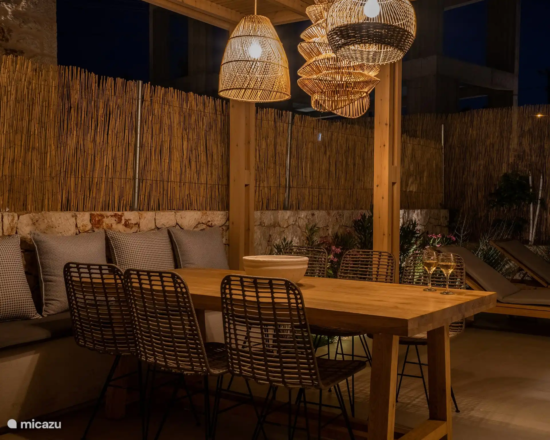 Papadria Villas - Luxuriöses Wohnen Lefkada - Außenküche mit Grill und Essbereich für ein Abendessen im Freien in warmen Nächten