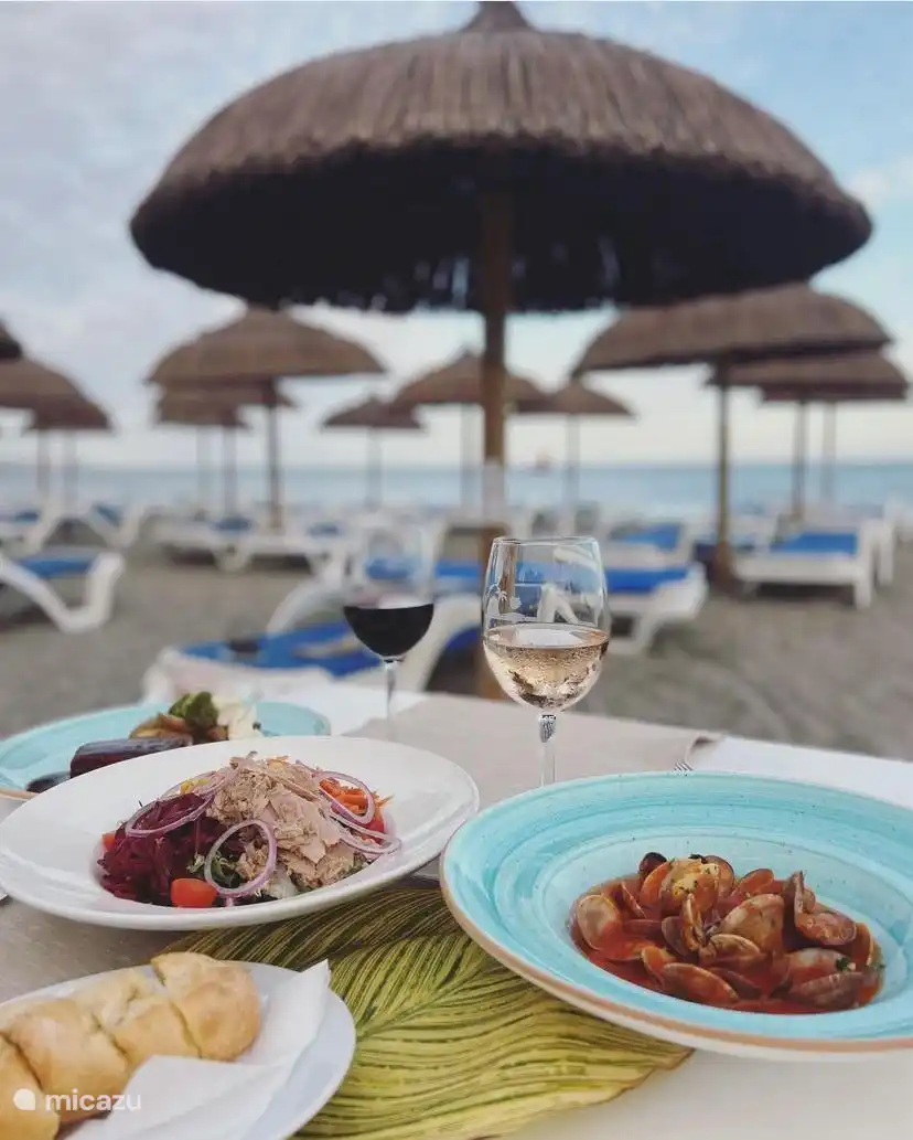 La familia, l’une de nos préférées. Nourriture fantastique et transats.