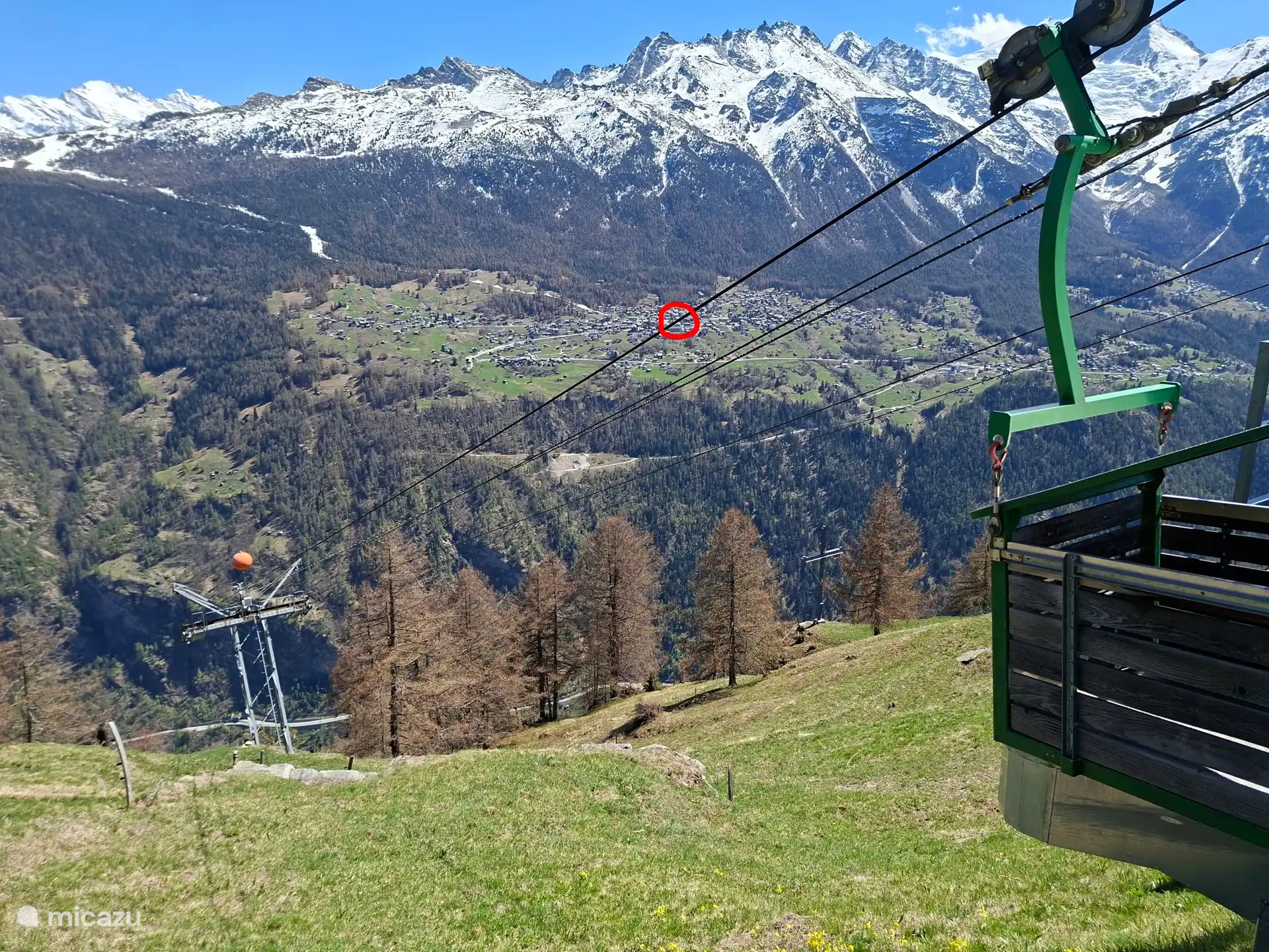 Grachen vanaf de overkant van het dal (1650m).